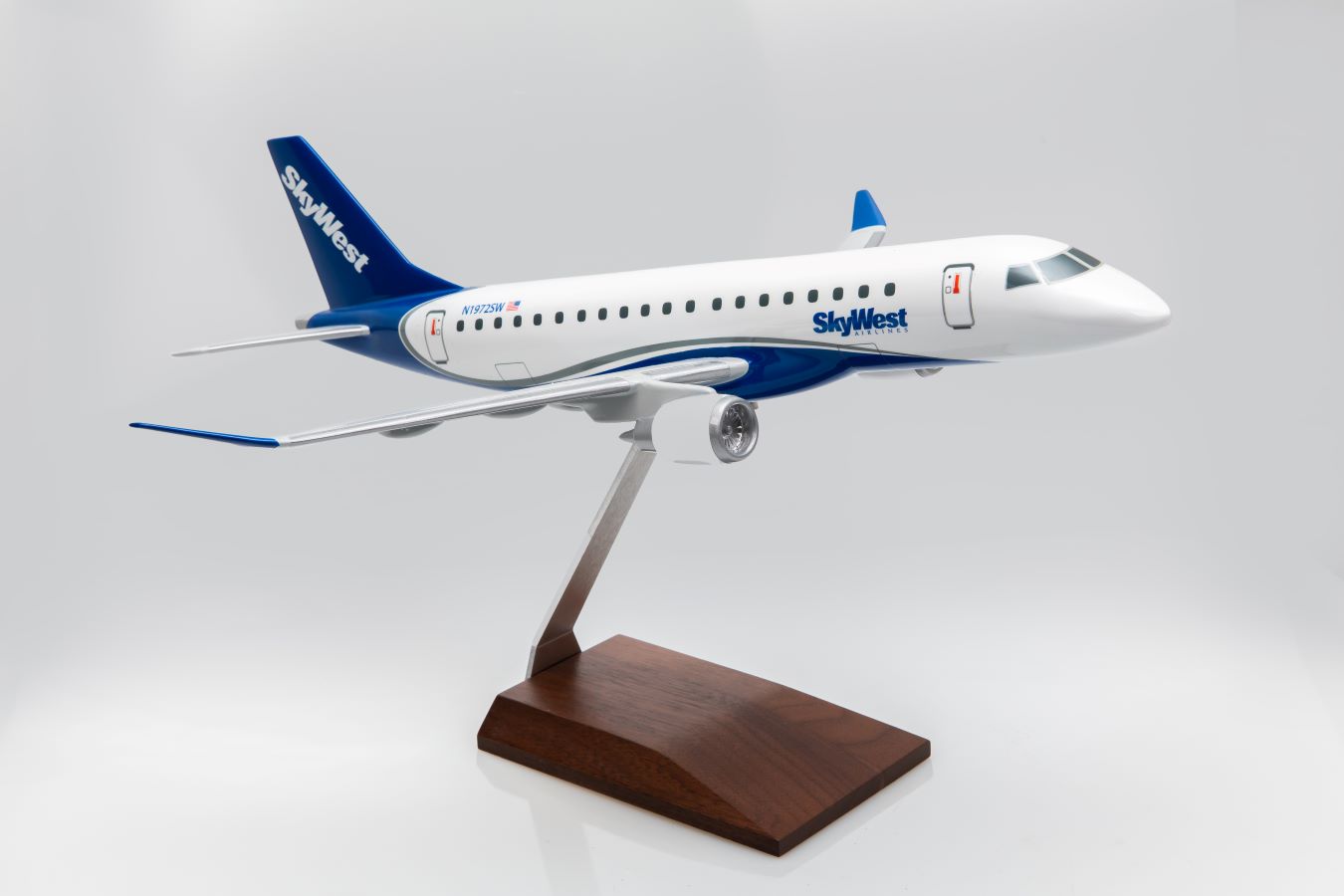 SkyWest E175 Resin Model